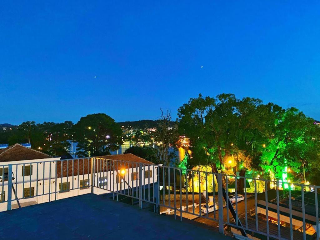 Gold Night Hotel Da Lat Esterno foto