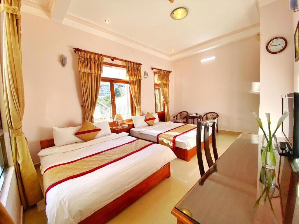 Gold Night Hotel Da Lat Esterno foto